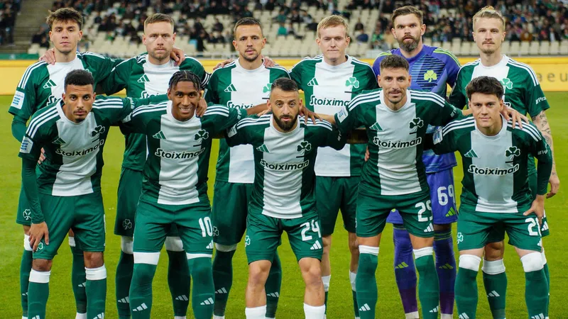 Real Betis và Panathinaikos tranh chấp bóng trước khung thành Real Betis và Panathinaikos tranh chấp bóng trước khung thành