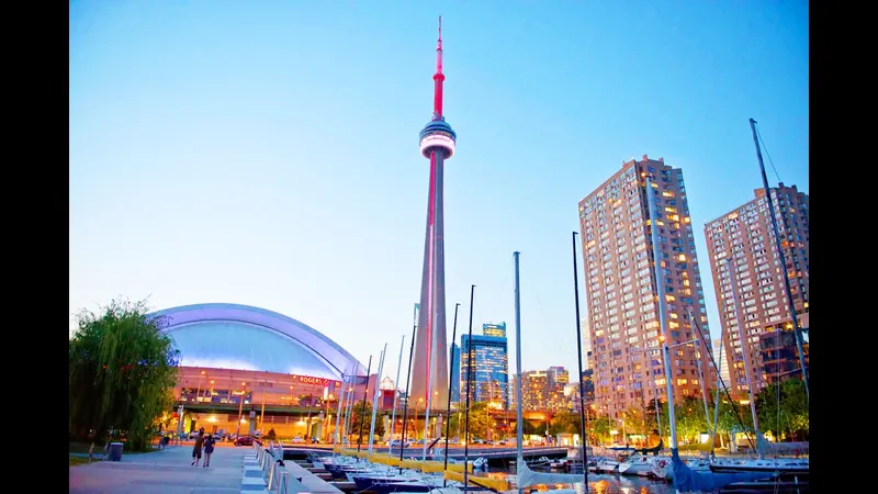 Cầu thủ Vancouver và Montreal tranh chấp quả bóng trên sân - Lịch sử đối Cầu thủ Vancouver và Montreal tranh chấp quả bóng trên sân - Lịch sử đối